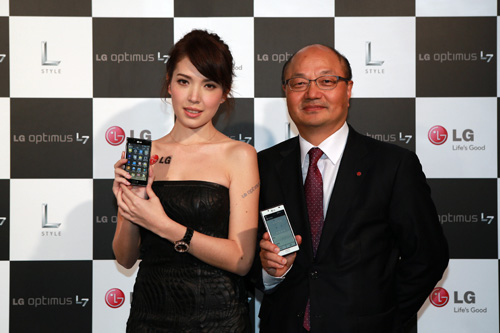 LG Optimus L7 許瑋甯與 LG 台灣董事長金柄亨