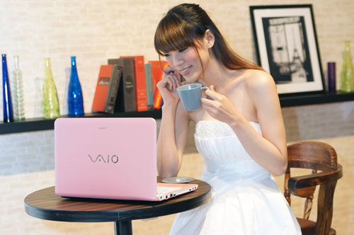 全新 VAIO 筆記型電腦 E 系列
