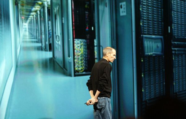 2011年WWDC,Apple推出iCloud雲端服務,賈伯斯驕傲地介紹雲端機房。(記者陳炳宏攝)