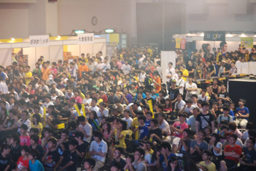 火熱電競賽事,現場觀眾擠爆台大體育館 (圖為:2011 華義嘉年華)