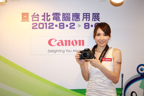 Canon EOS 650D 具有全新多點觸控式螢幕 9 點全十字高速對焦系統 輕鬆捕捉豐富影像世界