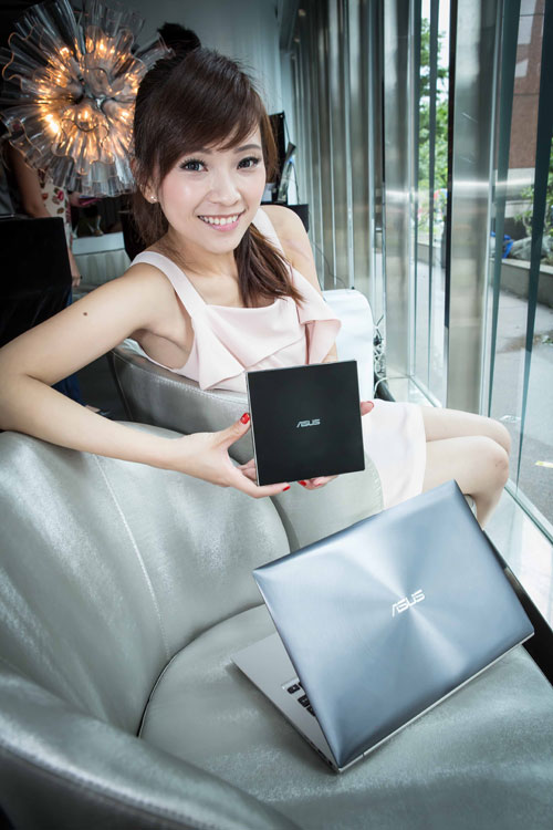 ZENBOOK 系列指定機種回函贈外接式光碟機(價值NT$2,990)