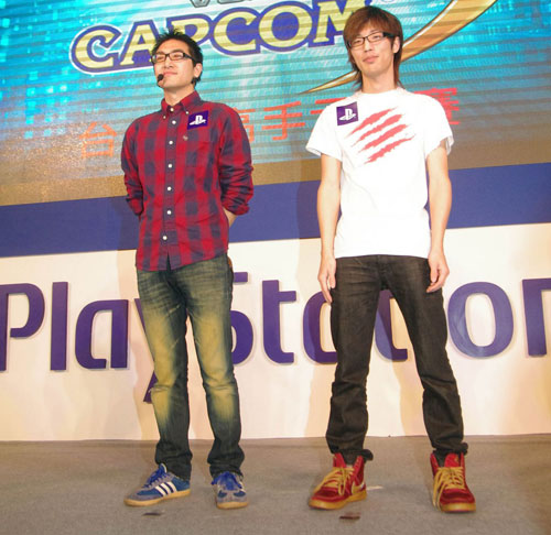 (左) 台灣職業選手 GamerBee (右) 日本職業選手 MAGO