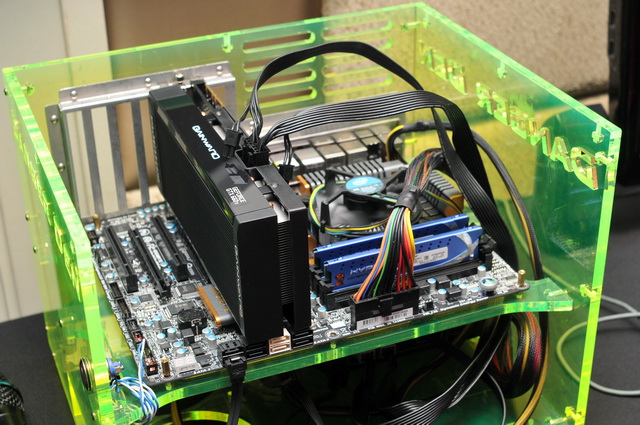 GTX 660 Ti 在實測效能上相當出色,在3DMark測試數據上幾乎高出對手同價位產品3成。(記者李秋明攝)