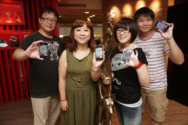 「文青相機」幕後開發團隊,左起執行總監楊子江、總監宋伊婕、吳彤葳、詹嘉祥。