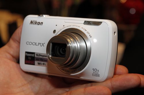 Nikon 智慧相機 S800c 可以聊天 玩憤怒鳥