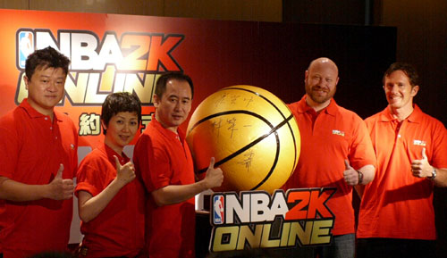 左起台灣NBA董事暨副總裁管光中、遊戲新幹線副總經理錢幽蘭、遊戲新幹線總經理林榮一、2K 遊戲製作人Luke Wasserman、Take Two Asia 首席財務長Kerry Friend