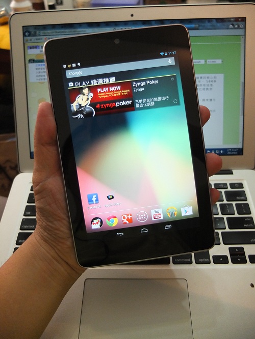 Nexus 7剛好可以一掌握住。