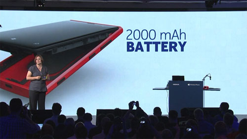 Lumia 920 內建 2000 mAh 的電池