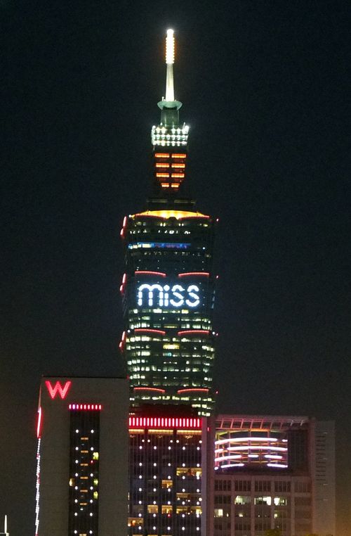 戲智科技 BungBungame ,推出四核心高階平板MiSS,並一連三天在101大樓外牆大打廣告,展現邁向國際市場的企圖。