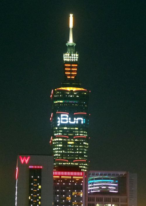 高階四核心 10 吋平板拚萬元 BungBungame MiSS 玩真的