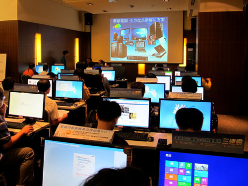 華碩伺服器、桌機、筆電、AIO 等設備以優異的穩定度與系統相容性支援微軟 12 大主題、129 項專業議題與實作