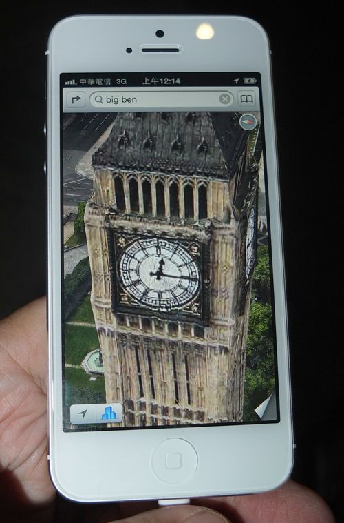 iPhone 5 內建蘋果地圖,在特定城市上,提供Flyover 3D 瀏覽模式,圖中為英國倫敦的大笨鐘。