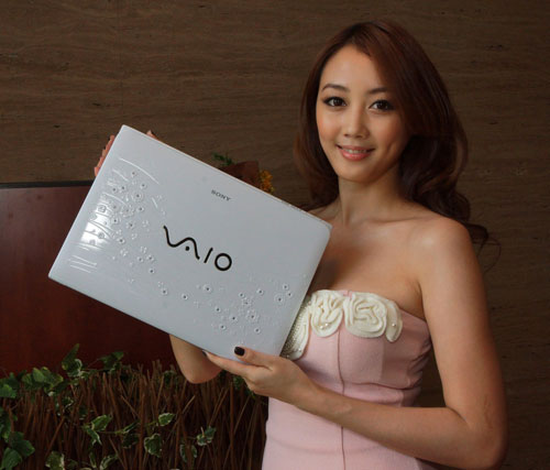 全新 VAIO 筆記型電腦E系列