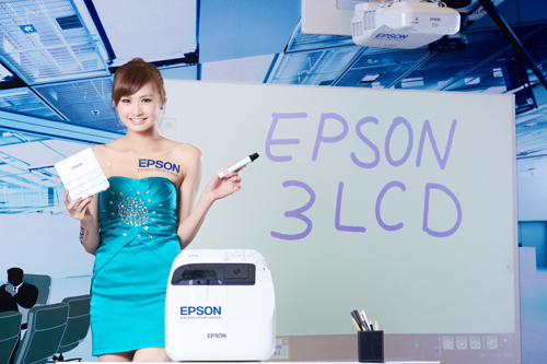 Epson 獨步推出「跨界會議整合方案」,整合數位電子白板功能與多點互動會議,引領未來投影風潮