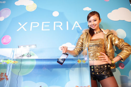 Xperia V 擁有手機中最高等級防水防塵保護,水漾生活、無憂進階!