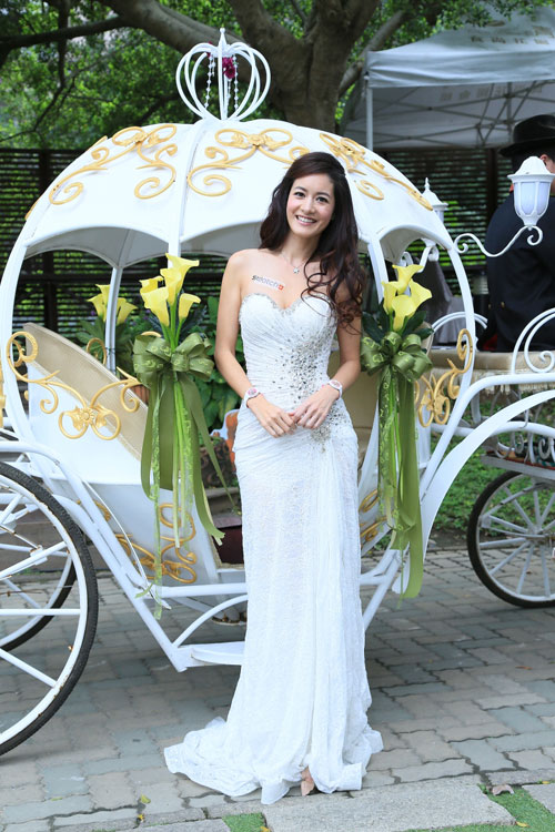 Janet 乘夢幻馬車出場