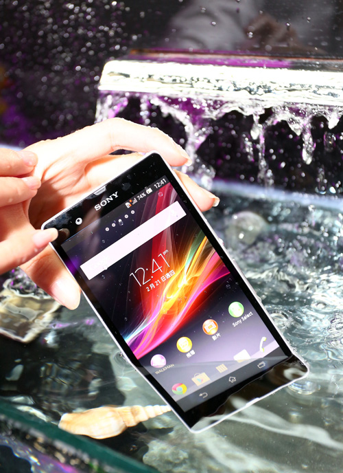Xperia Z 擁有業界最高 IP55.57 防水等級,為您帶來無憂無慮的行動生活