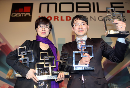 三星榮獲 2013 全球行動通訊大展 GSMA 大獎 榮膺最佳行動裝置製造商,並以強大的使用者體驗勇奪最佳行動裝置