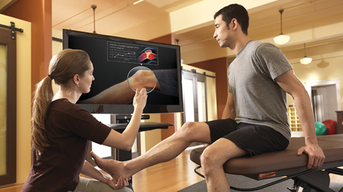 在復健情境上,Kinect for Windows 可協助復健師在為病患進行療程時,與電腦整合互動來進行療程。