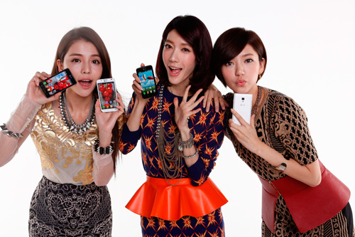 Dream Girls 應台灣 LG 電子之邀,搶先體驗最新 LG Optimus L II 與Duet 系列手機。