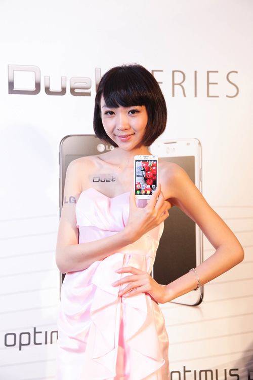 LG Optimus Duet + 聰明雙卡,快速切換熱鍵輕鬆轉換不同 sim 卡。