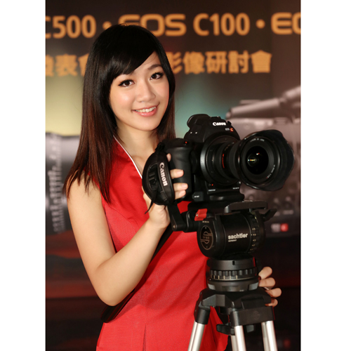 Canon Cinema EOS C100 輕巧型可交換式鏡頭專業級攝影機,最適合新聞工作者、商業攝影師或活動攝錄使用。