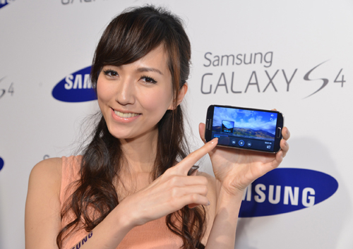 Air View 懸浮預覽，使用者可將手指停留於手機畫面上來預覽郵件、S Planner 等應用程式