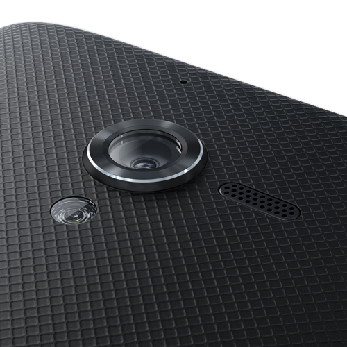Xperia ZL 永夜黑菱格紋被蓋設計 搭載1300萬畫素相機 高速連拍不限張數