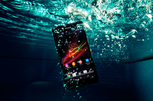 Xperia ZR 擁有 IP55 IP58 防塵防水防護等級,極致美型防水手機