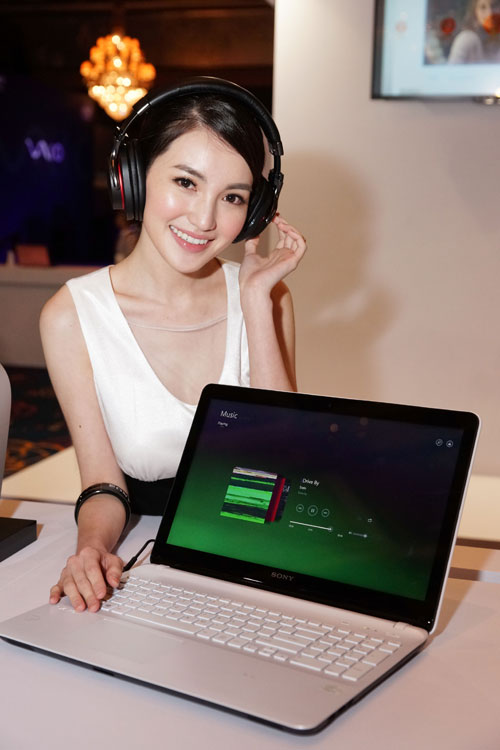 VAIO Pro 是最輕巧的可觸控 Ultrabook,結合提升音效的 ClearAudio+ 模式,提供絕佳影音體驗