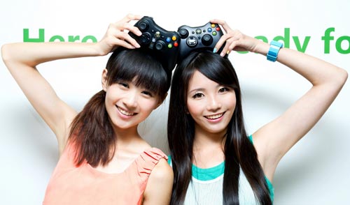 全新 Xbox 360 上市 更輕更薄更時尚