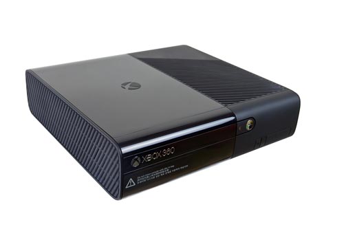 全新 Xbox 360 上市 更輕更薄更時尚