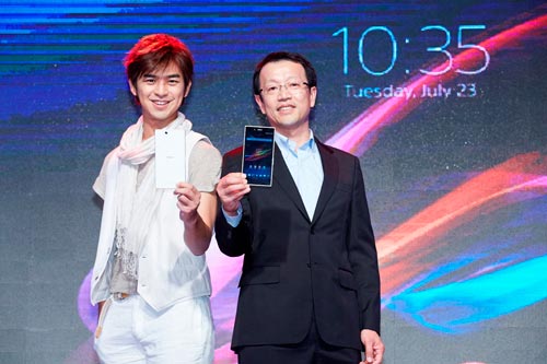 Sony Mobile Xperia Z Ultra 上市，代言人陳柏霖把玩後大為讚賞