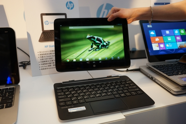 使用Android 4.2.2作業系統的十吋平板電腦SlateBook X2