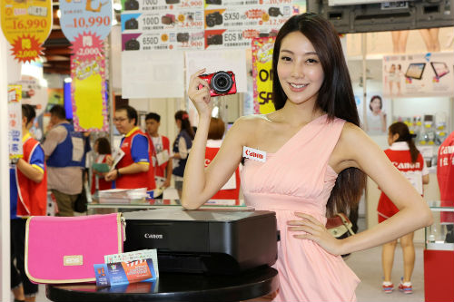 棒球熱潮席捲 2013 台北電腦應用展 Canon 強棒出擊送好禮