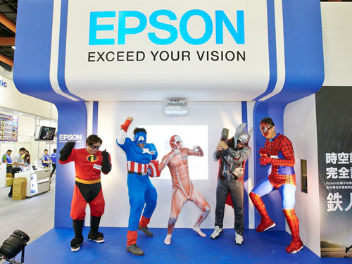 Epson 開展首日號召消費者扮漫畫英雄一起賣力「哈林搖」,贏家可以 2 元驚奇價,獨得原價 NT$6,990 元的 Epson M200 原廠連續供墨印表機