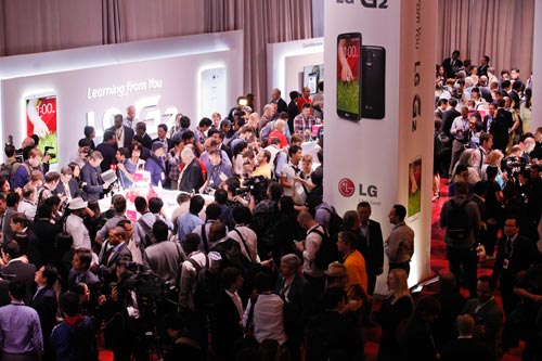 超過 30 個國家,將近 700 位貴賓前往紐約見證 LG G2 的發表