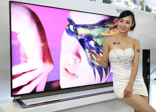 2013 年 LG Ultra HD TV 超高畫質電視,備有 Magic Remote 智慧型遙控器,智慧 4K 卓越呈現( 圖為 65 型 )
