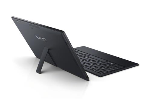 VAIO Tap 11 機背設計隱藏式的腳架,可以讓  VAIO Tap 11 站立在桌面上