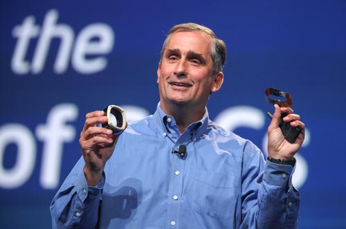 US IDF 2013 英特爾執行長Brian Krzanich 展示內含最新 Intel Quark 處理器的原型裝置