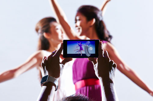 Timeshift 功能可在 2 秒內拍攝 61 個影像,聰明的 Xperia Z1 就是要給你最佳照片!