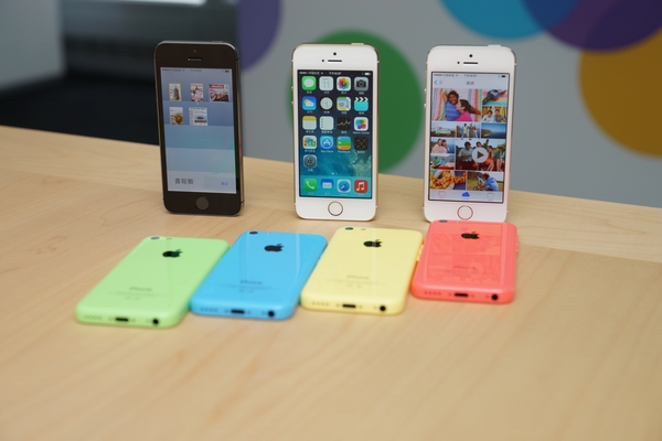除iPhone 5s外,還有年輕色彩的iPhone 5c。