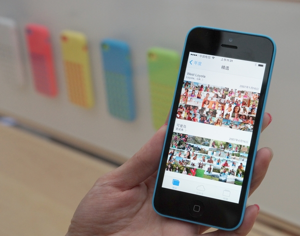 iOS 7 相片,可依照年分、事件、地點分類。