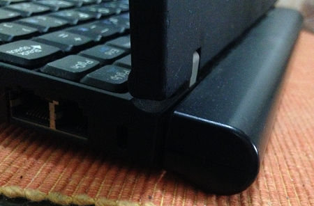多年前的 ThinkPad X40,也曾將大容量電池設計在轉軸處,避免增加機器厚度。