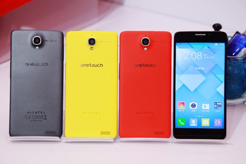 ALCATEL onetouch idol X 共有活力熱情紅、浪漫黃與自由藍三色設計,讓全台消費者能展現個人風格