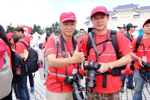 Canon 攝影馬拉松以熱情健康、創意樂活為主軸精神,參賽年齡從 19 歲到 66 歲,不分男女老少一同角逐金獎;圖左為今年最年長的參賽者。