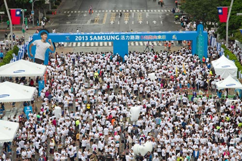 SAMSUNG 活力路跑破兩萬五千人齊跑做公益