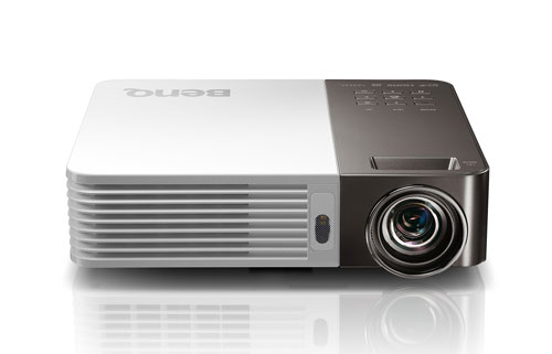 BenQ GP20 700 流明 LED 影音娛樂行動投影機上市