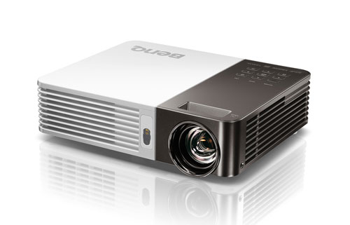 BenQ GP20 700 流明 LED 影音娛樂行動投影機上市